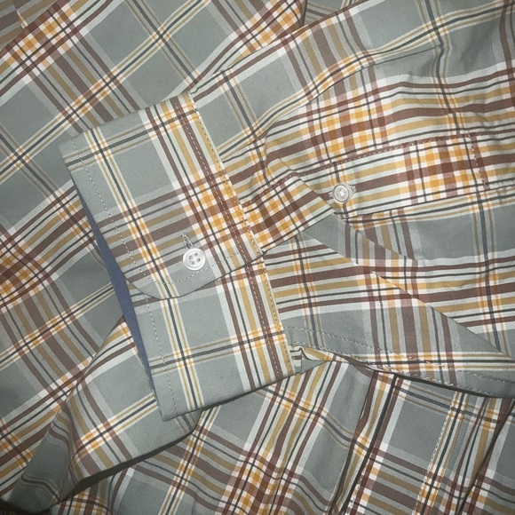 Lightly used long sleeve button up - Picture 3 of 3